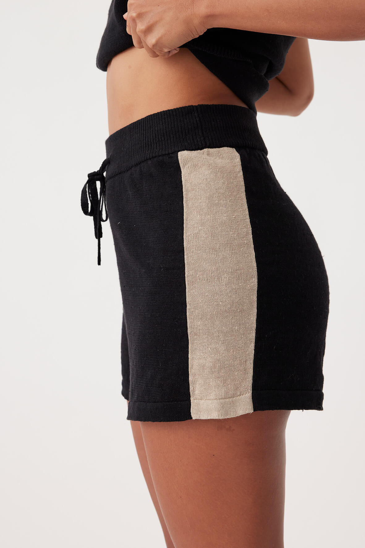 ARCAA Larri Linen Knit Short - Black & Taupe