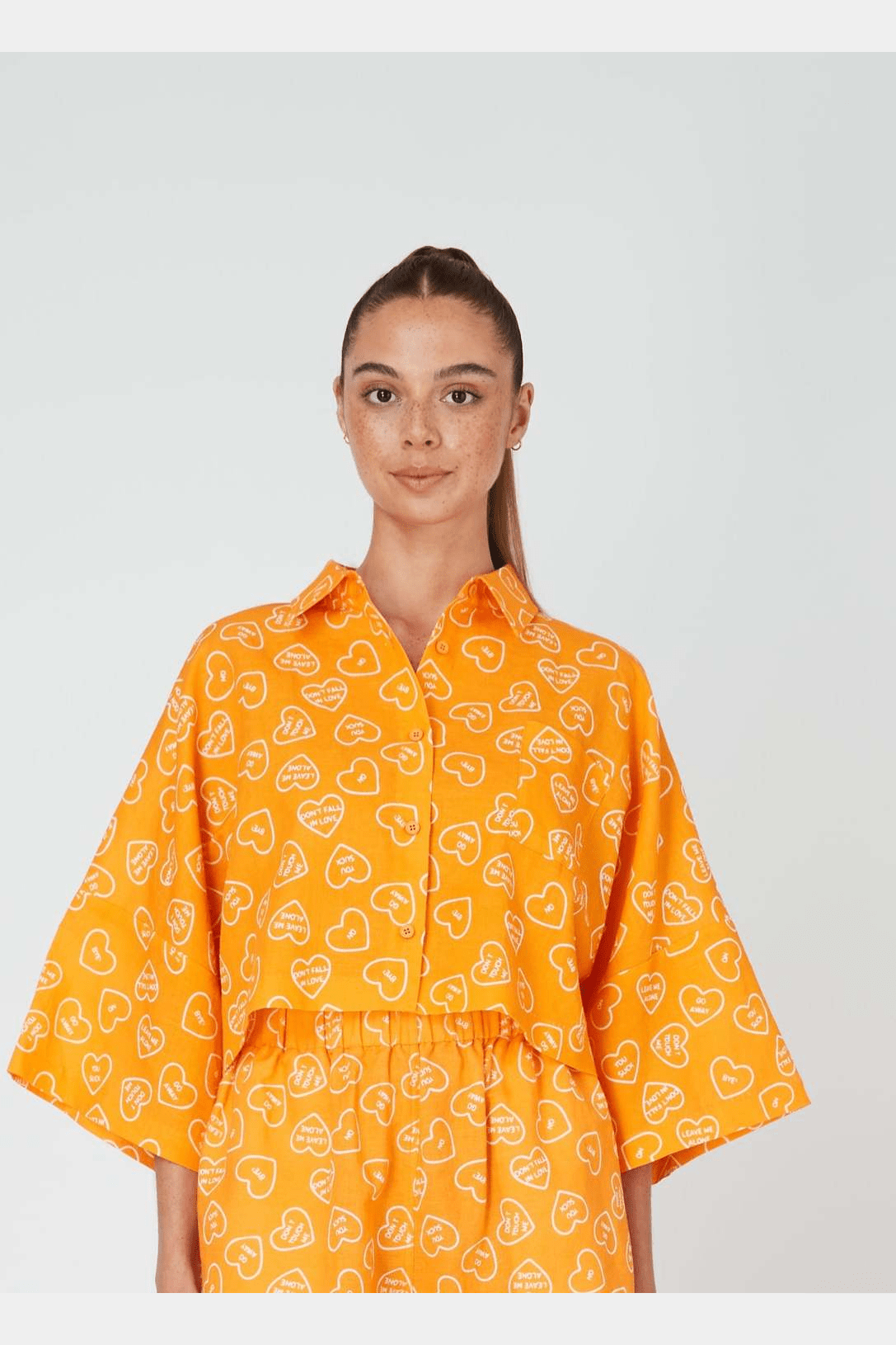 Summi summi linen cropped shirt - orange dumb love print one size