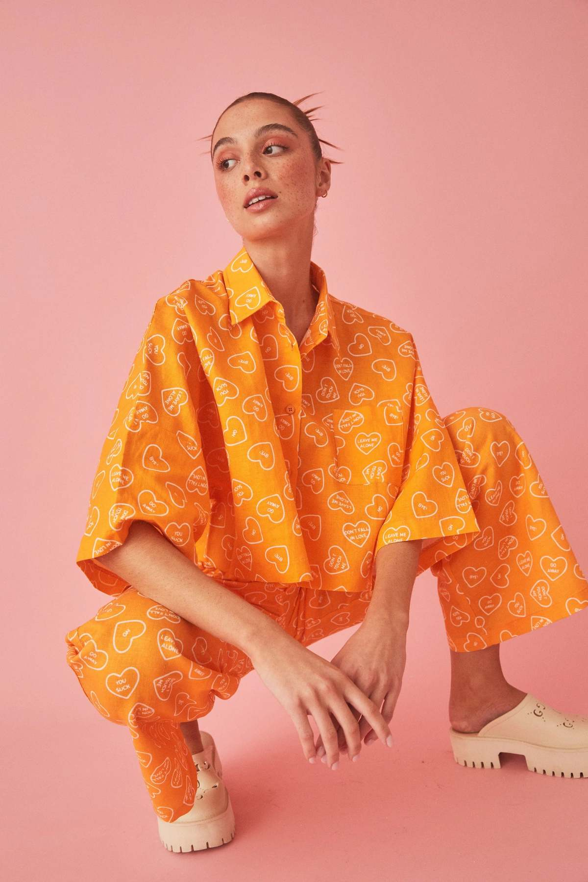 Summi summi linen cropped shirt - orange dumb love print one size