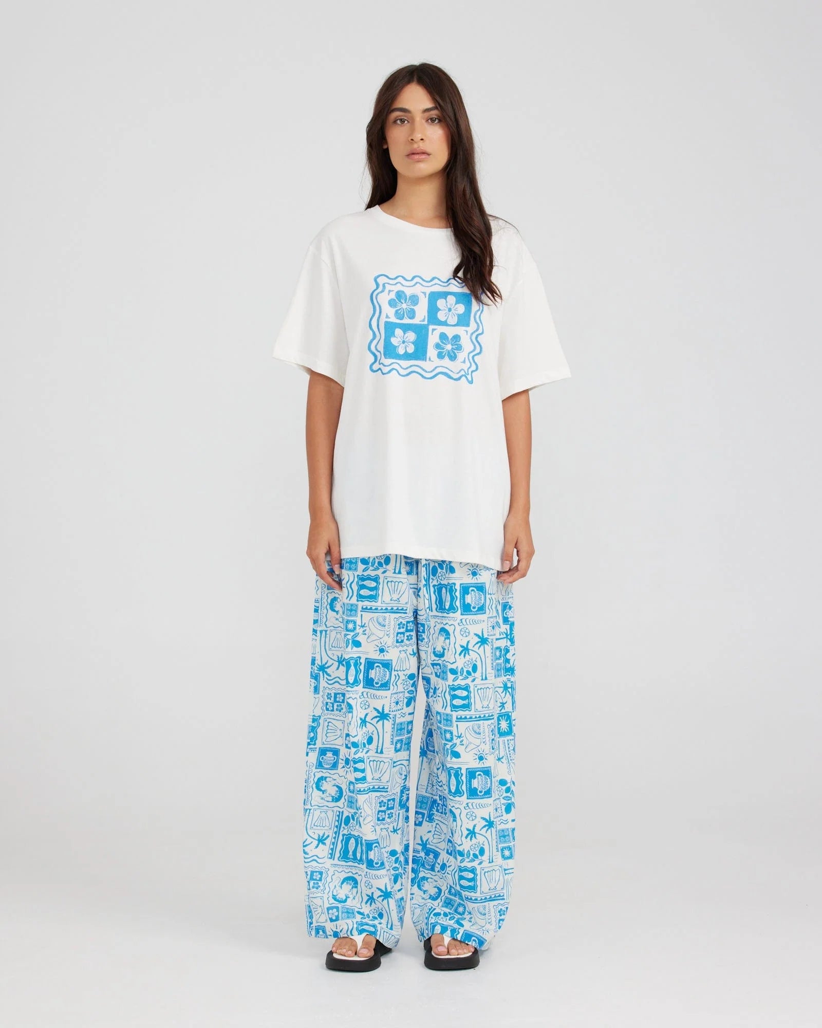 CHARLIE HOLIDAY tile floral boyfriend tee - white