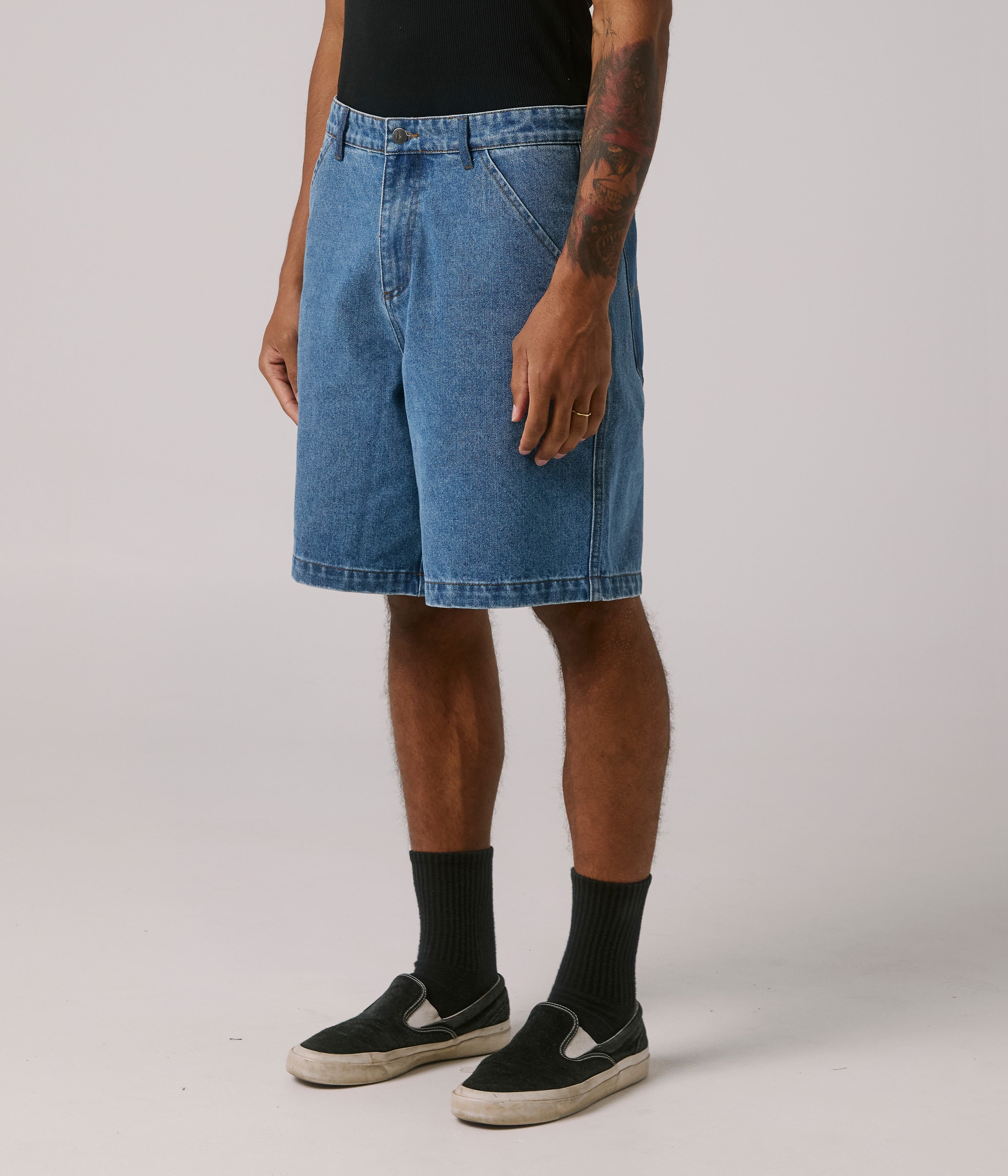 FORMER Reynolds halo denim short - Worn blue